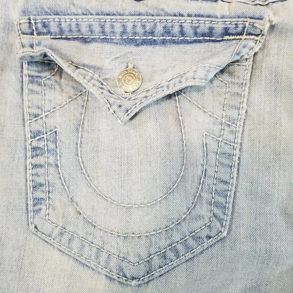 True Religion Jeans Mens 40 Light Wash Blue Distressed Straight Flap Pocket USA